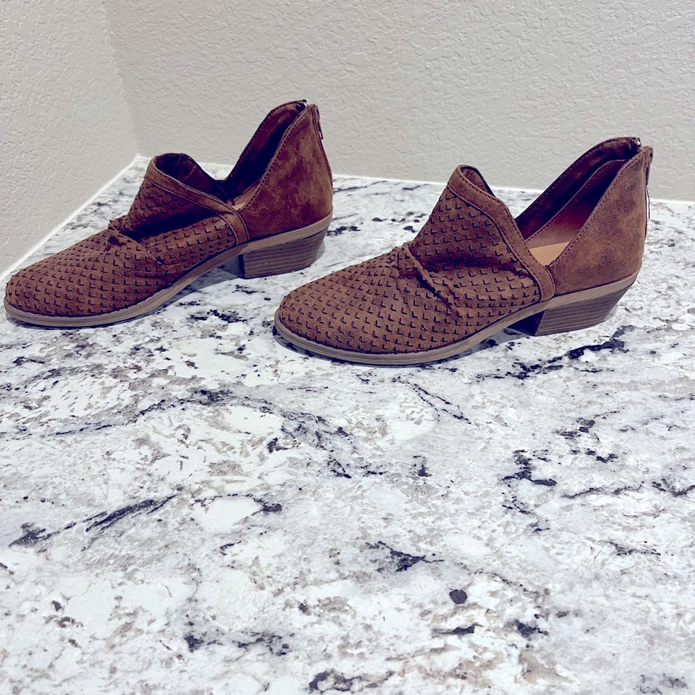 Women’s booties size 7.5.
